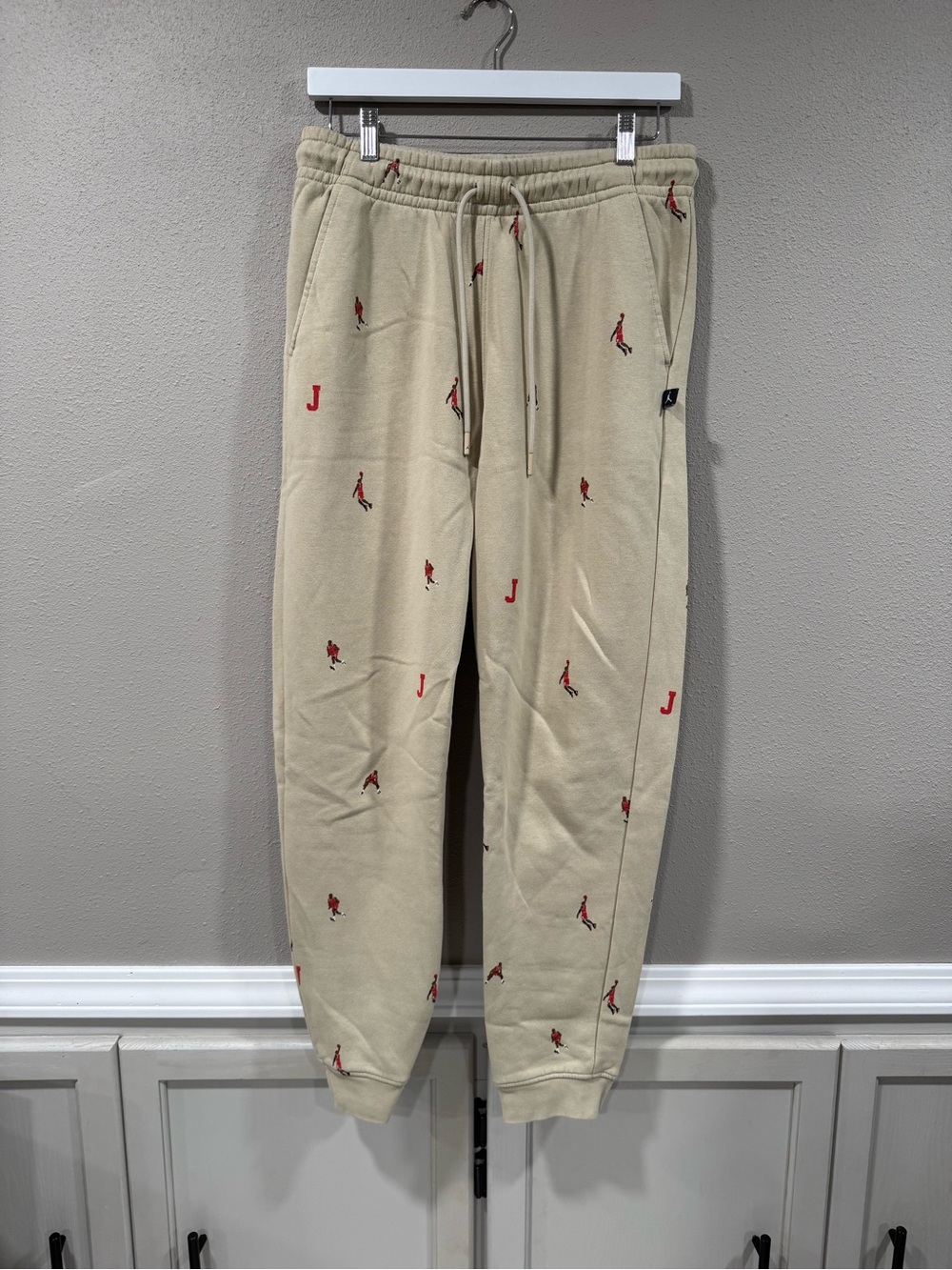 Nike Air Jordan Joggers - Picture 2 of 5
